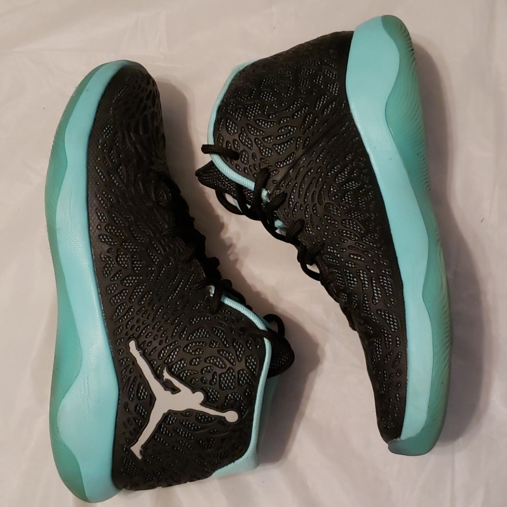 Jordan Sneakers - Picture 4 of 4
